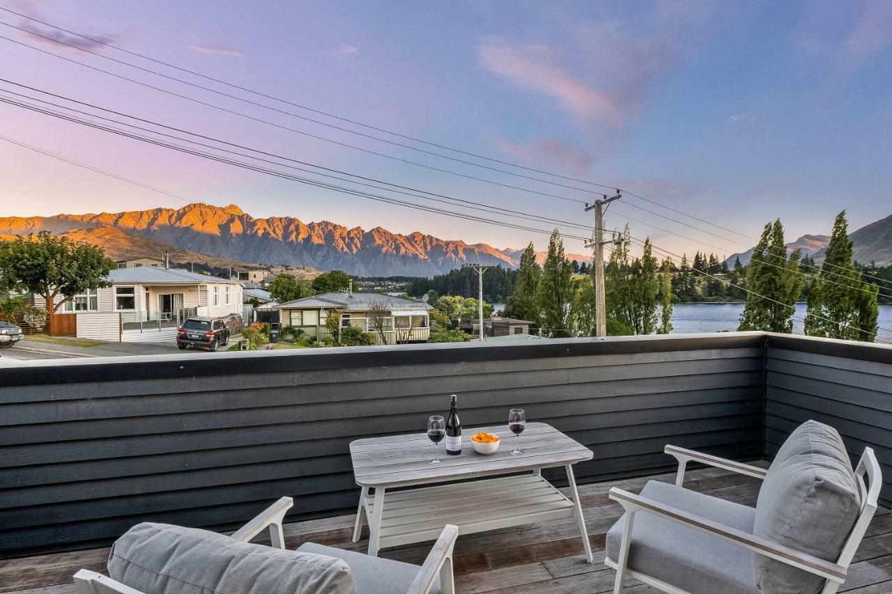 Lakeside Luxury On Suburb Street Квинстаун Экстерьер фото